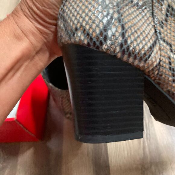 New Directions Snake Print Ankle Boots Size 7 - Picture 9 of 9